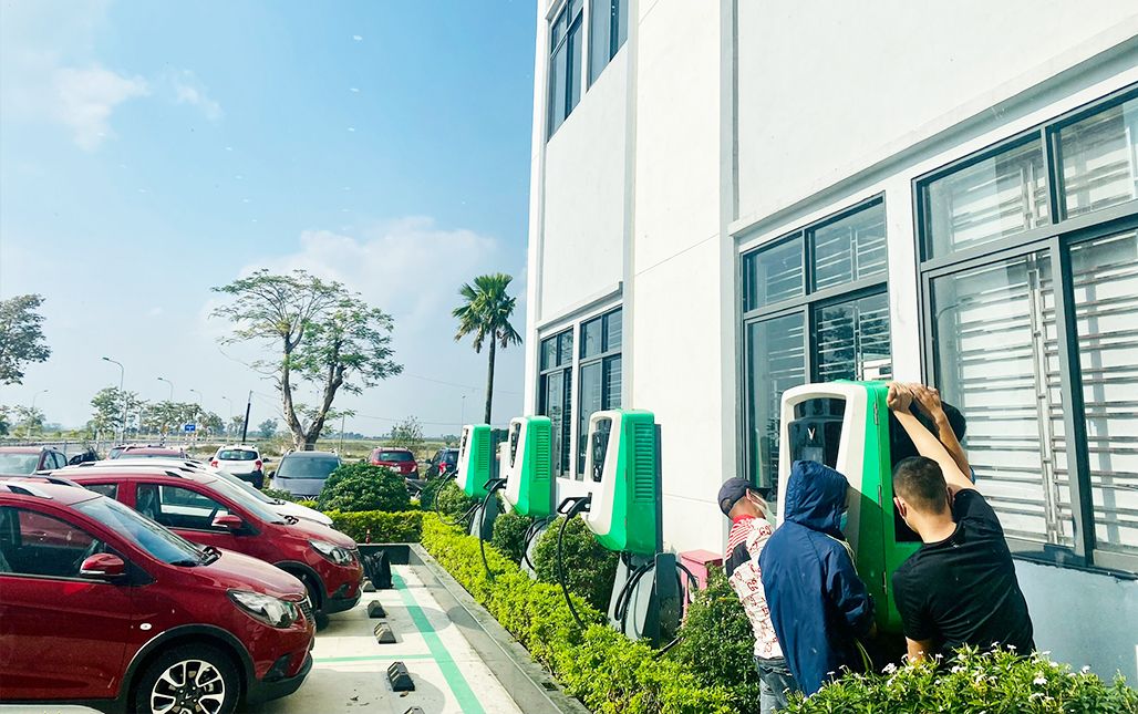 2.000 trạm sạc xe điện VinFast đang được triển khai như thế nào?
