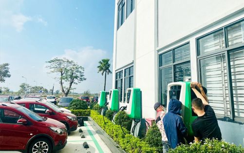 2.000 trạm sạc xe điện VinFast đang được triển khai như thế nào?