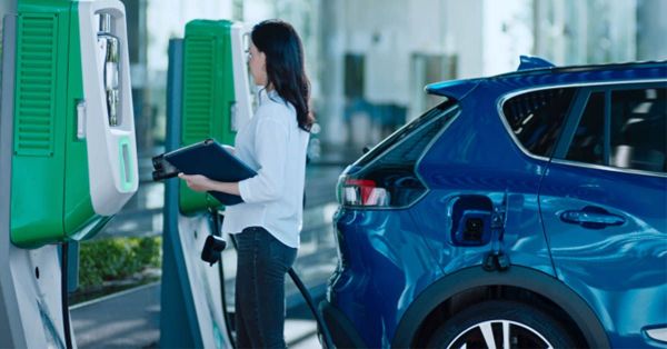 Chính sách thuê pin và chi phí sạc xe ô tô điện VinFast tại trạm sạc công cộng