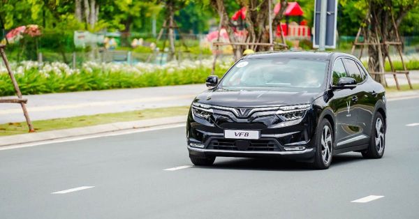 VinFast chính thức nhận cọc bổ sung và ký hợp đồng mua bán chính thức VF 8